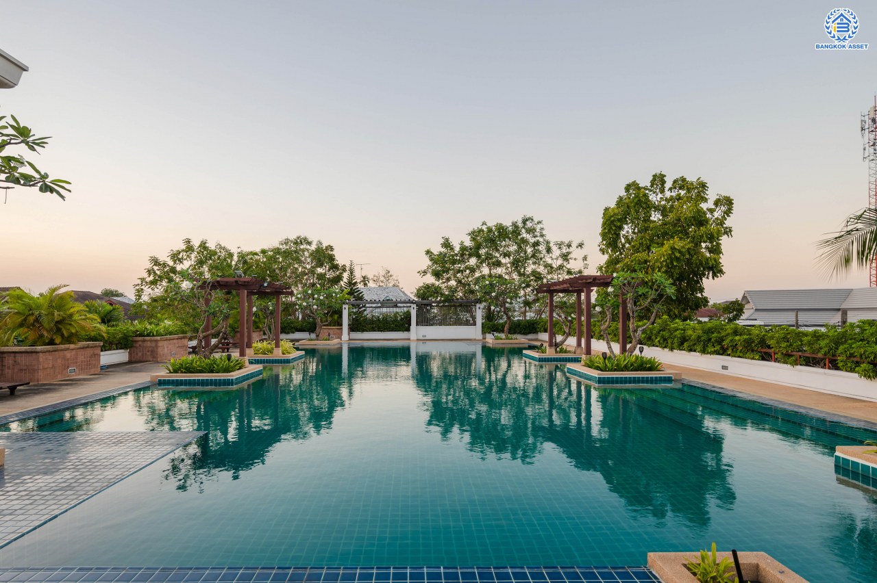 บ้านมือสองตกแต่งใหม่ โครงการ โนเบิลวานา ปิ่นเกล้า1 บ้านเดี่ยวหลังใหญ่ เนื้อที่ 65.6 ตร.ว. พื้นที่ใช้สอย 206.4 ตร.ม. ฟังก์ชัน 3 ห้องนอน 3 ห้องน้ำ 2 ห้องอเนกประสงค์  1 ห้องแม่บ้าน จอดรถได้ 2 คัน บนสุดยอดทำเลเดินทางสะดวก หน้าโครงการติดถนนใหญ่บรมราชชนนี ใกล้ทางคู่ขนานลอยฟ้าบรมราชชนนี ม.มหิดล เซ็นทรัลศาลายา และรายล้อมด้วยสิ่งอำนวยความสะดวกครบ...